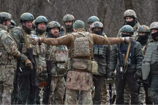 Trung tướng Ukraine yêu cầu công dân thực hiện nghĩa vụ quân sự, kể cả phụ nữ 