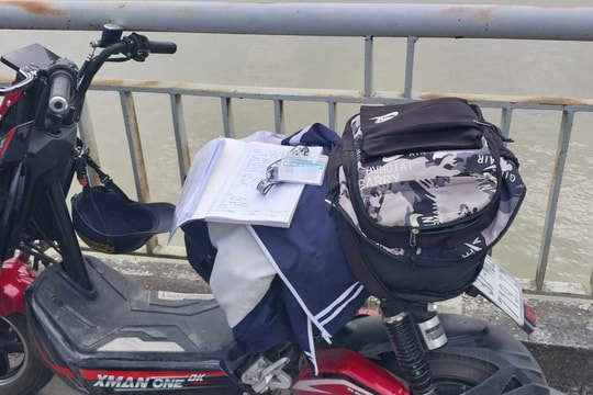 Nam sinh để lại đồng phục, cặp sách, gieo mình xuống sông Lam