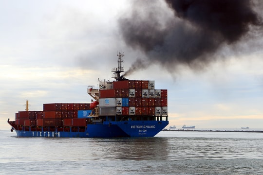 Từ 1/1/2024, Nghệ An tiếp nhận hồ sơ chính sách hỗ trợ tàu hàng container tại cảng Cửa Lò