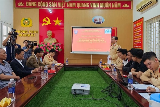 Các doanh nghiệp vận tải trên Quốc lộ 7 ký cam kết thực hiện quy định về an toàn giao thông 