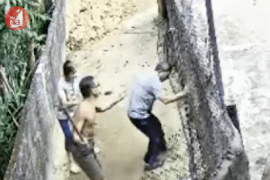 Dùng dao giải quyết mâu thuẫn, 2 người đàn ông thương vong