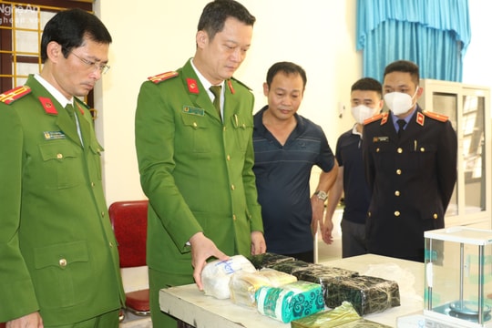 Công an Thành phố Vinh triệt xóa đường dây ma túy lớn xuyên quốc gia, bắt 2 đối tượng