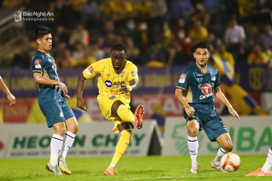 Sông Lam Nghệ An – Hoàng Anh Gia Lai: Cuộc chiến của những kẻ khốn khó