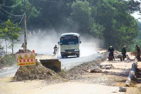 Vì sao xe giường nằm 2 tầng không được phép hoạt động tại huyện Quế Phong, Quỳ Châu?