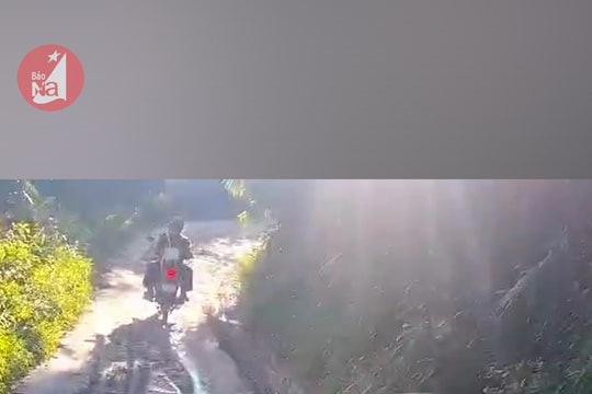 Con đường ‘đau khổ’ ở huyện vùng biên Nghệ An