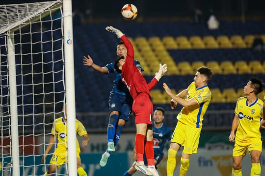 ‘Canh bạc’ sử dụng cầu thủ trẻ tại V.League 2023/2024