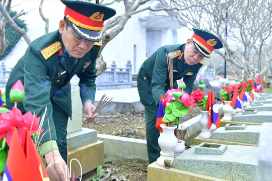 Quân ủy Trung ương, Bộ Quốc phòng dâng hương tại Nghĩa trang liệt sĩ Quốc tế Việt - Lào