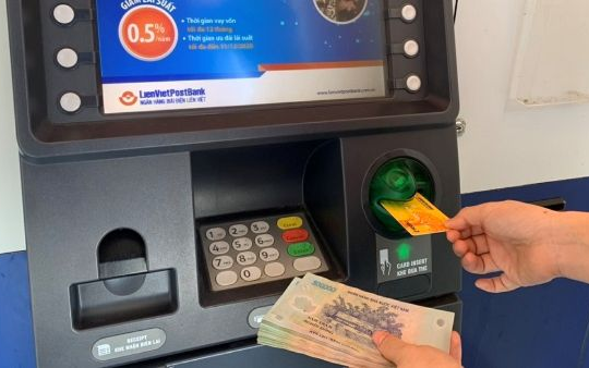 Nghệ An vượt chỉ tiêu về tỷ lệ người hưởng lương hưu, trợ cấp BHXH, Bảo hiểm thất nghiệp qua phương thức không dùng tiền mặt tại khu vực đô thị