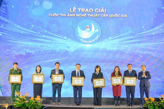 Nghệ An có 1 tập thể xuất sắc và 1 tác giả đạt giải Nhất trong Cuộc thi ảnh nghệ thuật cấp Quốc gia về đề tài biển, đảo quê hương