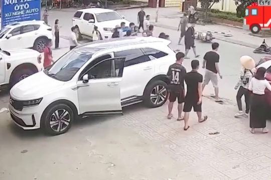 Nữ tài xế nghi đạp nhầm chân ga gây tai nạn liên hoàn ở thành phố Vinh