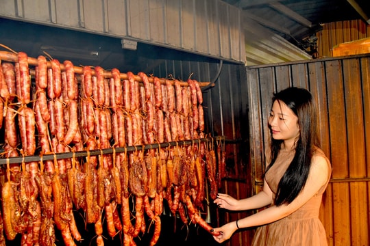 Người dân miền Tây Nghệ An đẩy mạnh sản xuất và tiêu thụ đặc sản Tết qua mạng