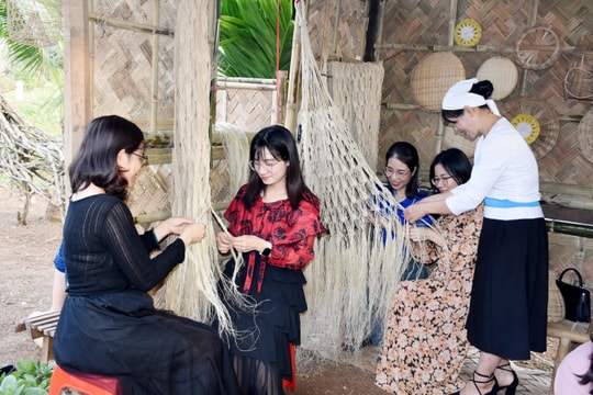 Hiến kế phát triển mô hình du lịch văn hóa dân tộc Thổ tại Nghĩa Đàn