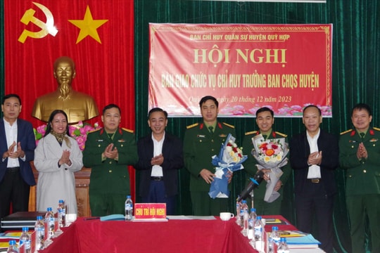 Bàn giao chức danh Chỉ huy trưởng Ban Chỉ huy Quân sự huyện Quỳ Hợp