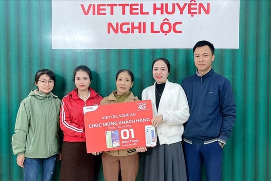 Viettel Nghệ An trao thưởng tuần 2 chương trình 'Chuyển dịch 4G - Quà tặng bất ngờ' và 'Wifi mượt mà - Nhận quà Tết khủng'