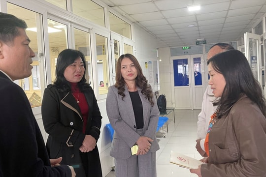 Giám đốc Sở Giáo dục và Đào tạo thăm hỏi học sinh bị thương ở vụ sập trần nhà và yêu cầu các nhà trường rà soát lại cơ sở vật chất