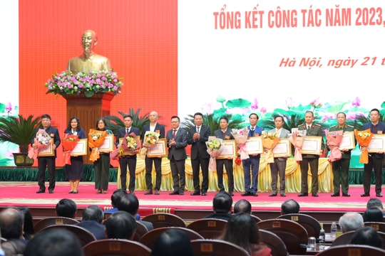 Báo Nghệ An được tặng Bằng khen tại Hội nghị Tổng kết công tác báo chí toàn quốc năm 2023, triển khai nhiệm vụ năm 2024