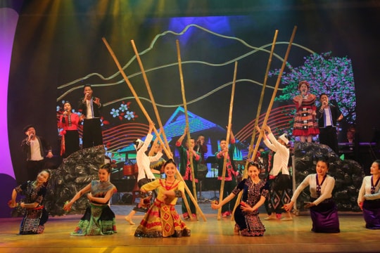 Chương trình nghệ thuật đặc sắc 'Huyền thoại Sông Lam'