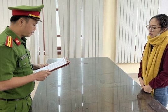 Mất hơn 1 tỷ đồng thuê người mang thai hộ nhưng nhận con không cùng huyết thống