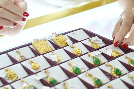 Vàng tăng ‘chóng mặt’; giá cà phê trong nước quay đầu lên mạnh