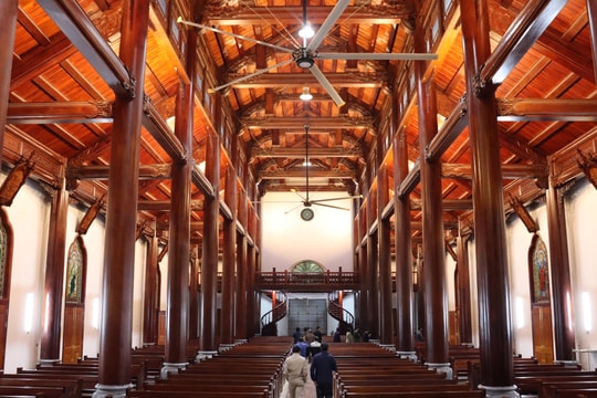 Chiêm ngưỡng vẻ đẹp nhà thờ có khung gỗ lớn nhất Nghệ An