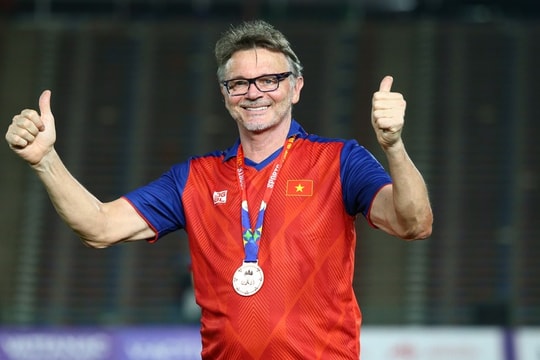 Công bố danh sách đội tuyển Việt Nam theo hình thức livestream; Man United thua trận thứ 8 Ngoại hạng Anh 2023 - 2024