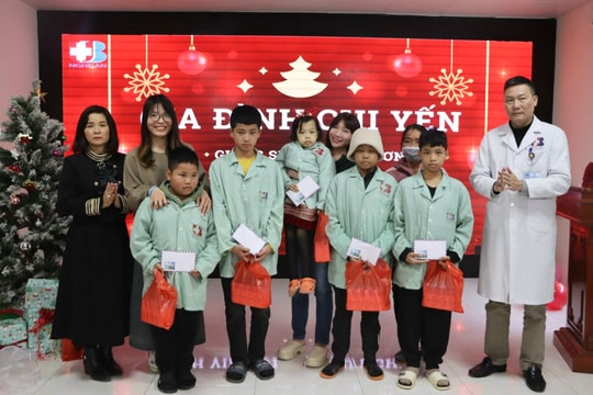 Giáng sinh yêu thương cho bệnh nhân ung thư tại Bệnh viện Ung bướu Nghệ An