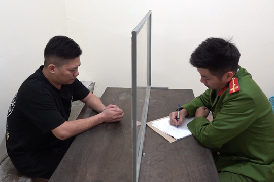 Tạm giữ hình sự đối tượng cho vay lãi nặng ở TP Vinh