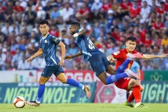 Ông Trần Tiến Đại bị truất quyền trong ngày tạm quyền HLV Công an Hà Nội; Kết quả CLB TP.HCM 0-1 Hà Tĩnh: Tướng Phùng đã hết ‘son’