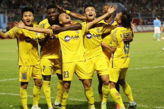 Sông Lam Nghệ An giành chiến thắng đầu tiên trên sân khách trước Khánh Hòa