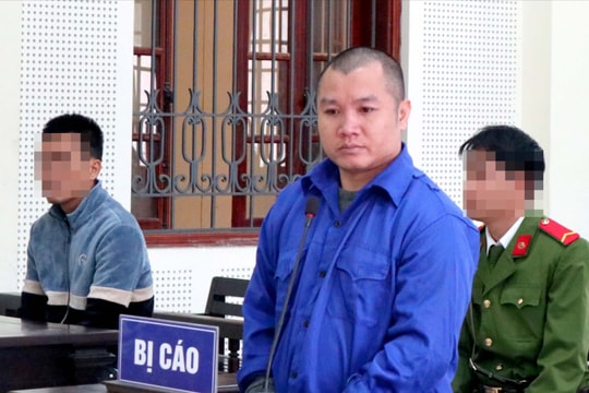 Nhét ma túy trong túi quần, nam thanh niên lấy cớ đi thăm mẹ để vận chuyển thuê