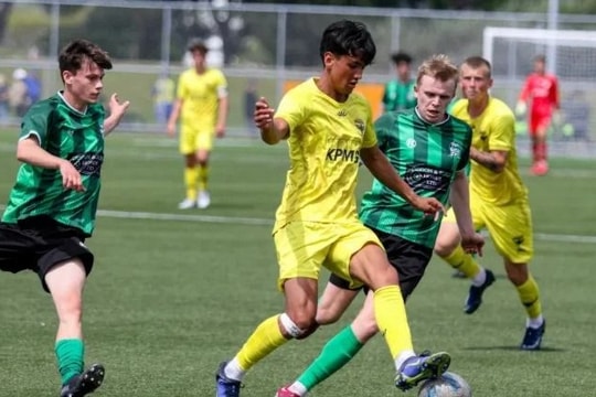 Đề nghị 'treo giò' cầu thủ đánh chỏ đồng nghiệp ở V-League; 'Sát thủ' Việt kiều sắp cập bến Việt Nam