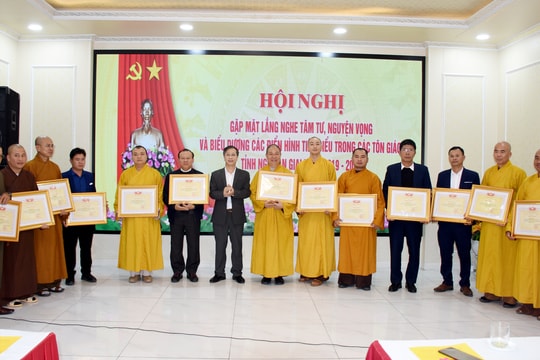 Nghệ An gặp mặt và biểu dương điển hình tiêu biểu trong các tôn giáo giai đoạn 2019 - 2023