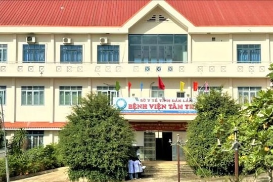 Bắt quả tang một bác sĩ nhận tiền của người bệnh