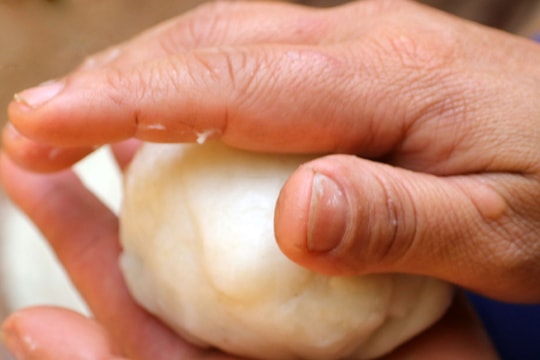 Đặc sản bánh 'lua dúa' của người Mông Nghệ An