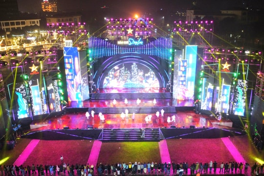 Trực tiếp: Chương trình nghệ thuật chào năm mới 2024 'Hào khí sông Lam'