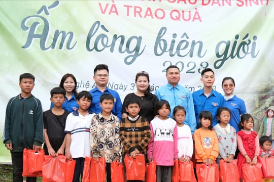 Mang tình đồng hương về miền biên viễn Quế Phong