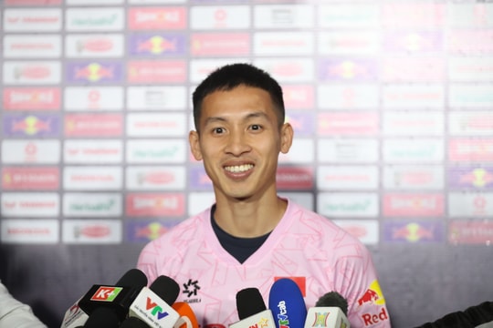 Tiền vệ Hùng Dũng mong người hâm mộ thông cảm cho cầu thủ trẻ