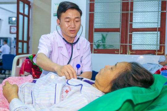 Lời giải cho bài toán thu hút bác sĩ về tuyến y tế cơ sở ở Nghệ An