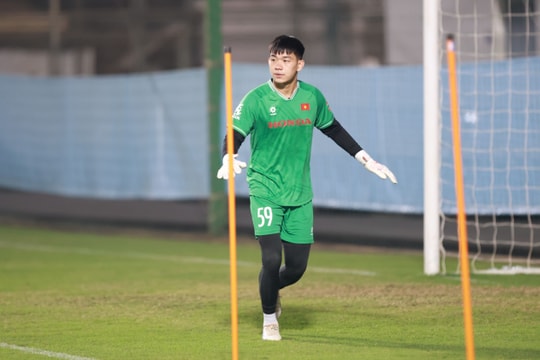 Nguyễn Văn Việt là thủ môn trẻ nhất tuyển Việt Nam tham dự Asian Cup