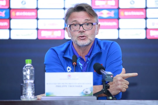 HLV Troussier: Tuyển Việt Nam sẽ vượt qua vòng bảng Asian Cup 2023