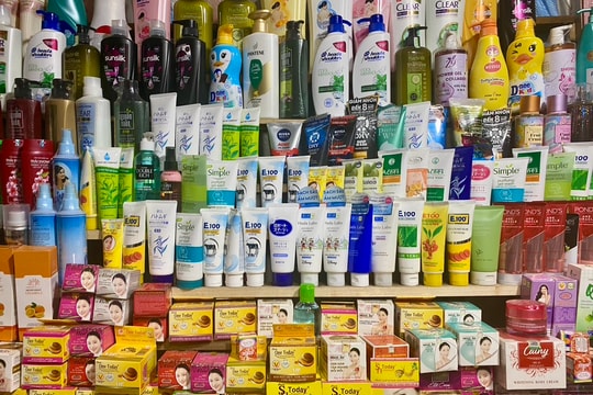  Hàng không nhãn mác, hàng nhái gia tăng dịp cuối năm