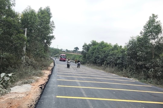 Niềm vui của người dân Quỳ Châu khi đoạn đường 'đau khổ' bị xoá sổ 