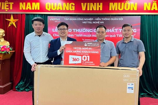 Đã tìm ra khách hàng trúng thưởng ti vi Samsung 4K 65 inch đầu tiên của Viettel Nghệ An