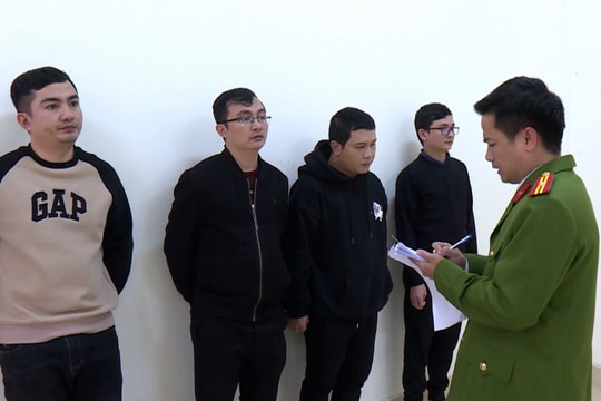 Video: Bắt giữ nhóm đối tượng làm giả tài khoản ngân hàng để lừa đảo