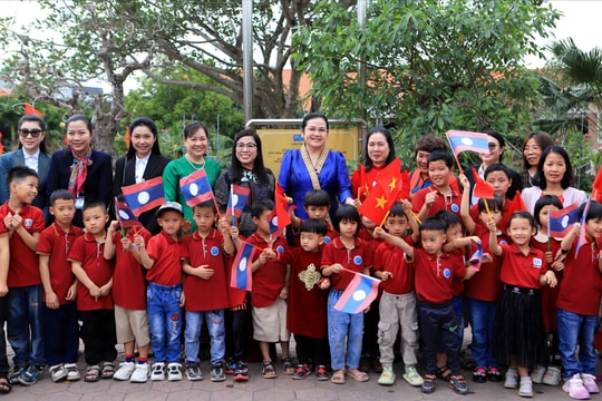 Phu nhân Thủ tướng Việt Nam và Phu nhân Thủ tướng Lào thăm, tặng quà Làng trẻ em SOS Thái Bình