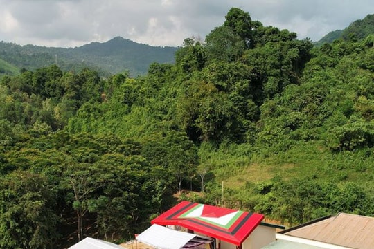 Độc đáo nhà văn hóa hình chiếc khăn piêu người Thái ở Nghệ An