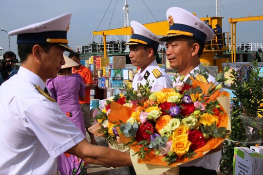 Đem mùa Xuân ra nhà giàn DK1