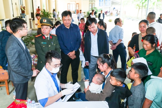 Ấm áp Chương trình ‘Tết Vì người nghèo’ tại xã Xiêng My, huyện Tương Dương