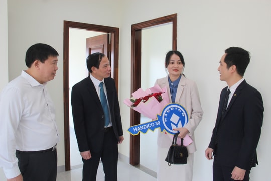 HANDICO 30 bàn giao căn hộ tòa chung cư CC-A2 Nam đường Nguyễn Viết Xuân