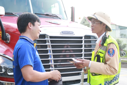 Cảnh sát giao thông Nghệ An triển khai tuần tra kiểm soát liên tuyến trên Quốc lộ 1A